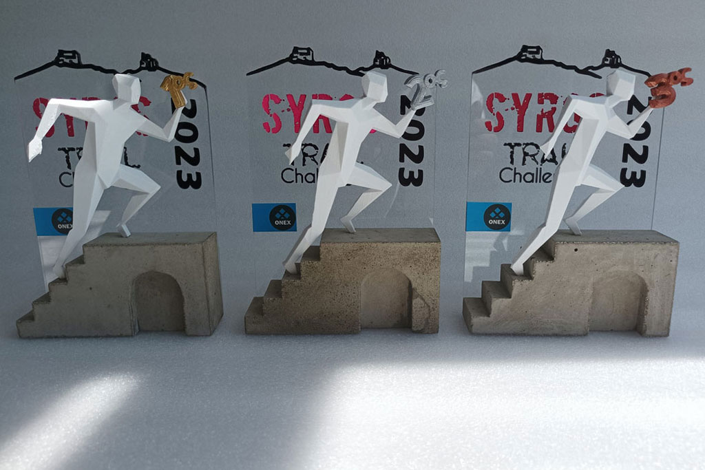 Έπαθλα και μετάλλια για τους συμμετέχοντες στο Syros Trail Challenge 2023